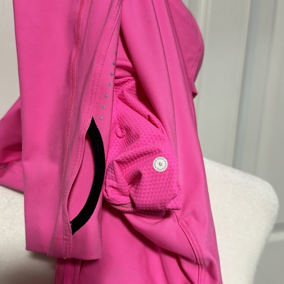 Lululemon Final Mile Jacket in Dark Prism Pink, size 6 - Picture 7 of 10
